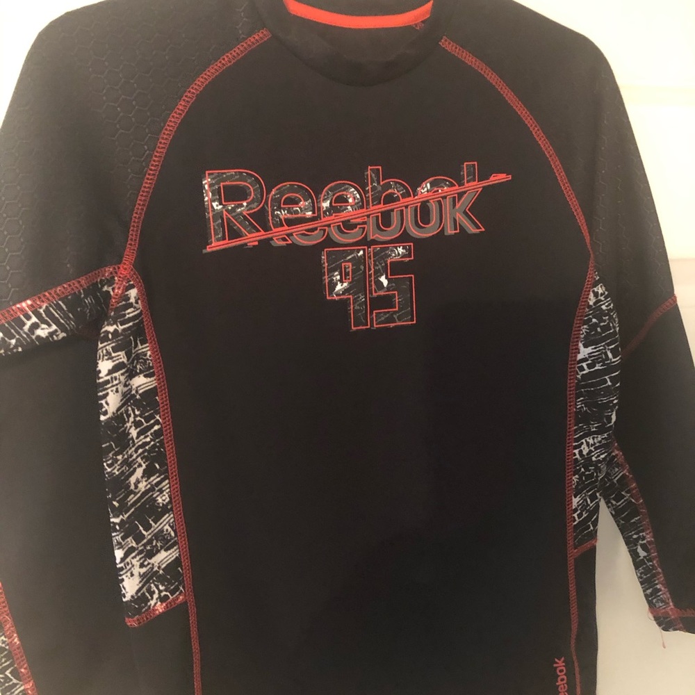 Women’s Reebok LS Workout Top- excellent - Picture 2 of 3